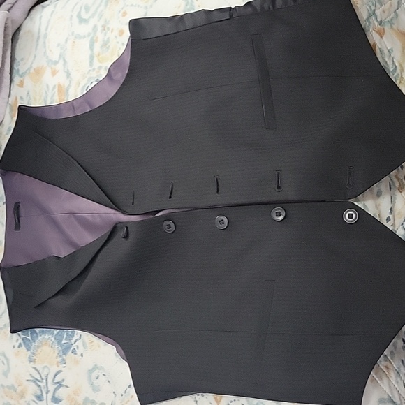 Vest - Picture 6 of 8